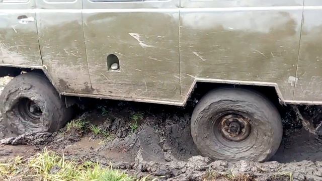 Уаз в болоте на 33 FORWARD SAFARI 500 смотреть онлайн