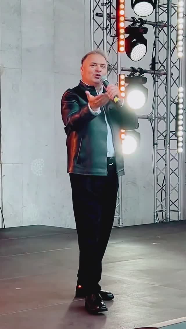 ОЙ, НУ КАК ЖЕ ОН ПОЁТ ❤️ Я ЛЮБЛЮ СВОЮ ЖЕНУ #александрдобронравов #shorts #жена смотреть онлайн