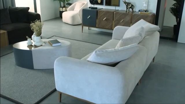 Черно-Белая Элегантность: Современная Гостевая Комната с Деревянными Ножками от XXL Мебель Ru смотреть онлайн