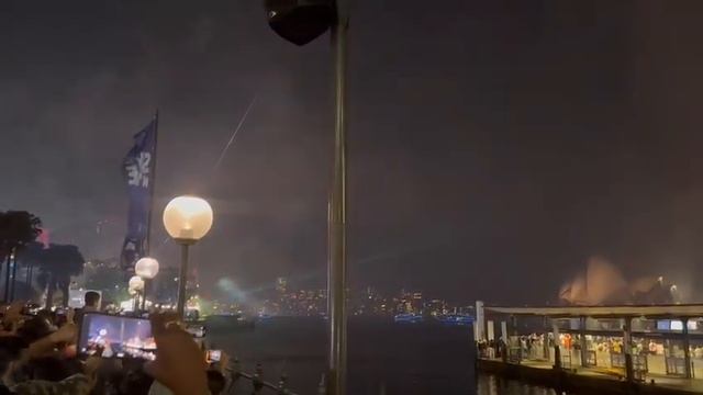 Sydney Opera House watching fireworks New Year's Eve, welcome the Year of the Rabbit in 2023 смотреть онлайн