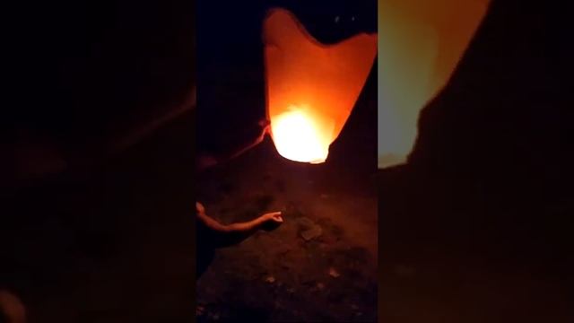 Запускаем небесный фонарик. смотреть онлайн