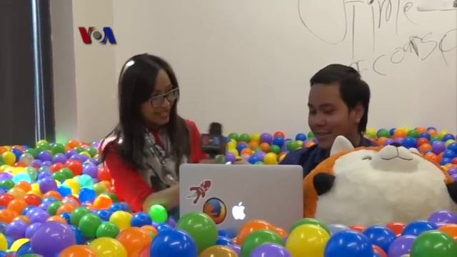 Trending Topic: Suasana kantor Google, Facebook dan Mozilla di San Francisco смотреть онлайн
