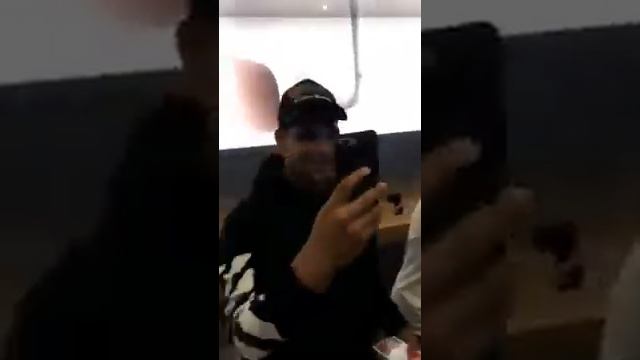 iPhone X launch in Australia: Live from the Apple Store in Sydney смотреть онлайн