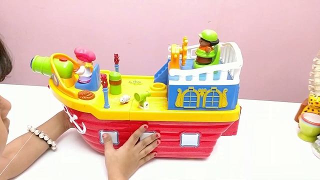 Playing with Pirate Ship Toy смотреть онлайн
