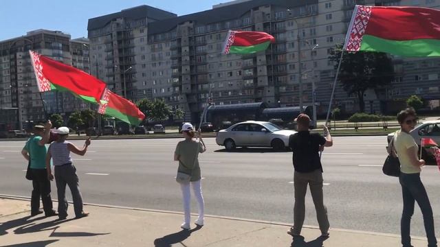 Уручье. Патриоты Беларуси с национальными флагами. Инфоспецназ // Belarus patriots. Police is power смотреть онлайн
