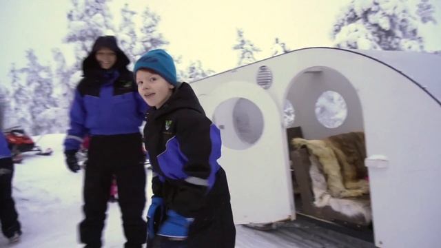 Snowmobile Safari - Northern Lights Village смотреть онлайн