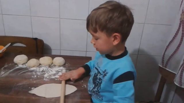 Мурат помогает Ибрагиму на кухне смотреть онлайн