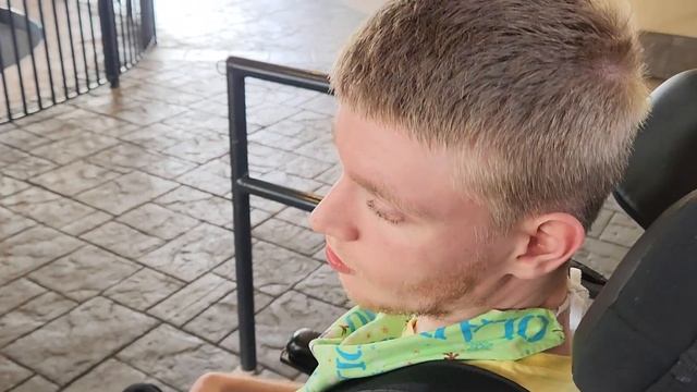 Sam rides Disney Skyliner back to Riviera Resort @ Disney World @onthatnote смотреть онлайн