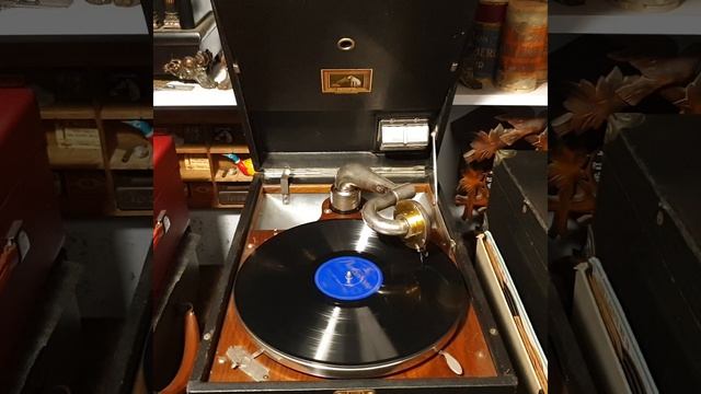 Love's Last Word Is Spoken. Richard Tauber. Parlophone 78rpm. HMV 100 Portable Gramophone Phonograp смотреть онлайн