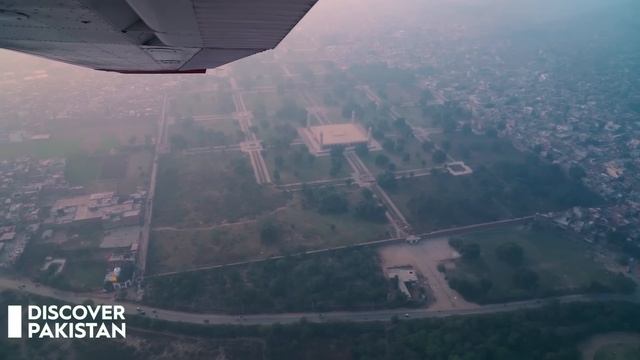 Air Safari From Lahore to Sheikhupura | Young Girl Pilot's Wonderful Show | Discover Pakistan смотреть онлайн