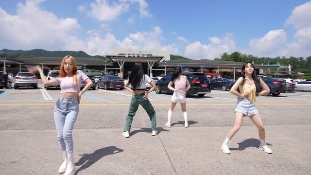 [여기서요?] 브레이브걸스 Brave Girls - 운전만해 We Ride | 커버댄스 Dance Cover @고속도로 휴게소 смотреть онлайн