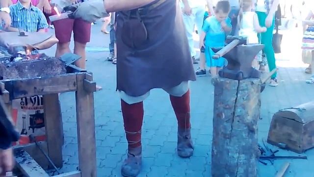 Кузнец на фестивале грузинской кухни смотреть онлайн