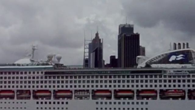 Sea Princess Departing Sydney 20/2/12 passing Opera House - Part 2 смотреть онлайн