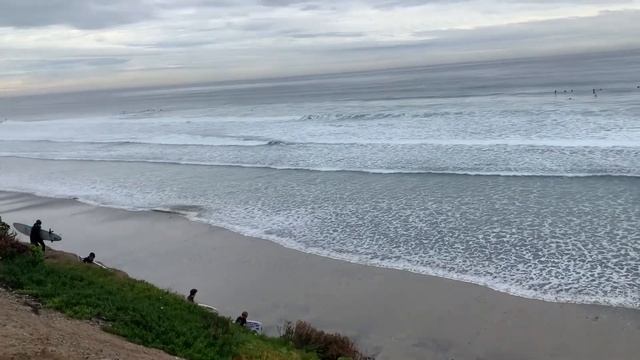 California Surfers brave Tsunami waves resulting from Tonga earthquake #california #tonga смотреть онлайн