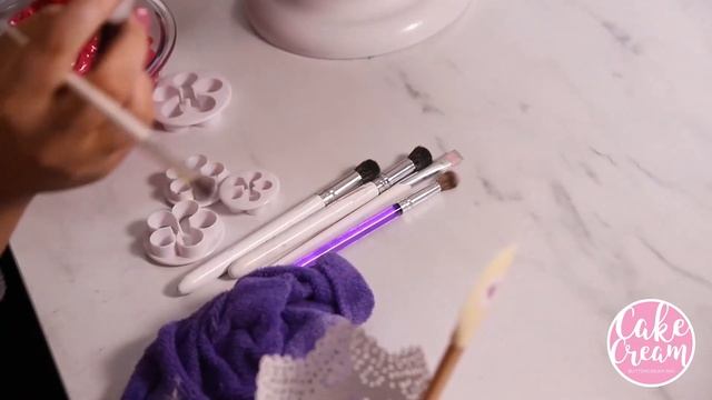 S1:E2 - Buttercream Queen | Emily Coyle смотреть онлайн