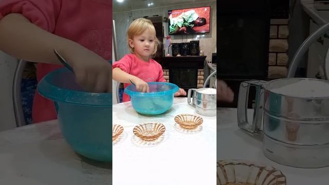 Адская кухня.,Дрожжевое тесто за пять минут, детскими руками, продолжение следует.