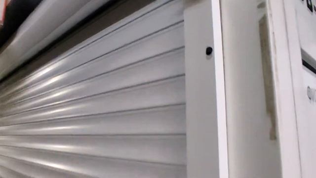 Монтаж защитных роллет в подземном переходе смотреть онлайн