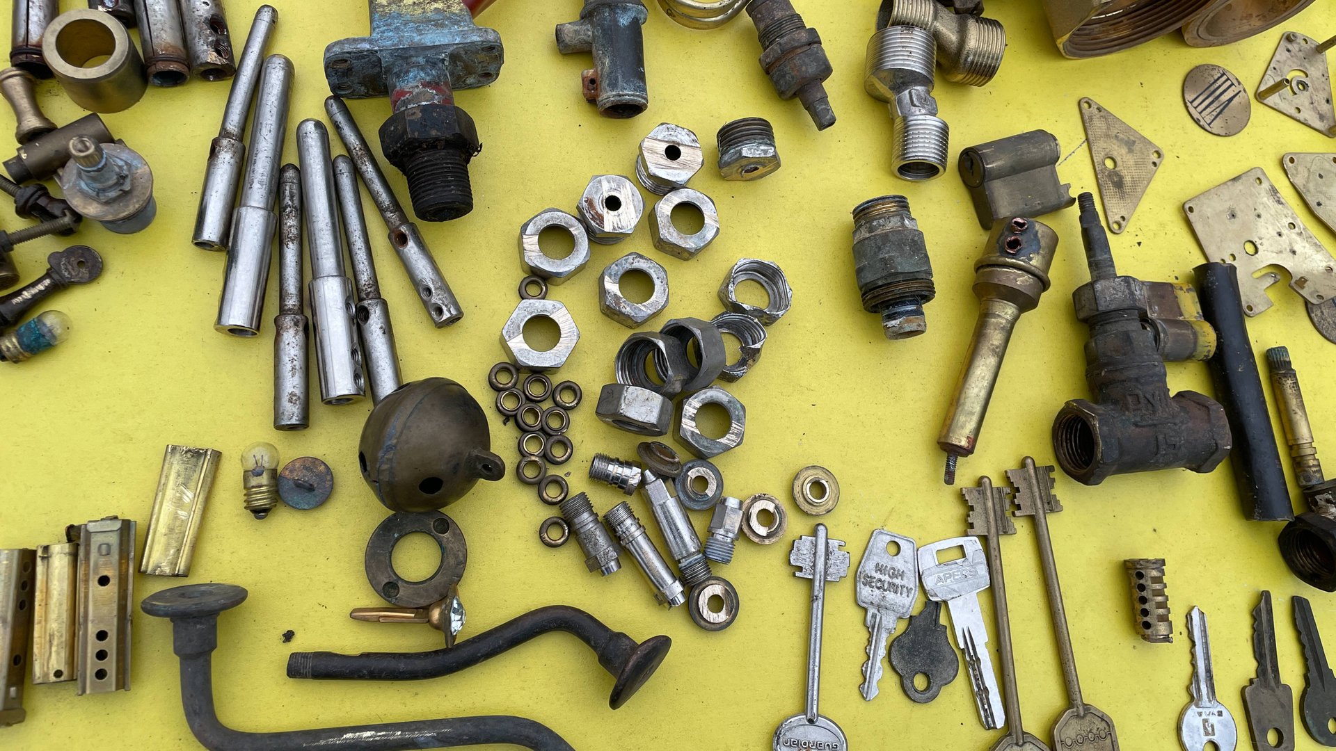 ГДЕ НАЙТИ ЛАТУНЬ смотреть онлайн