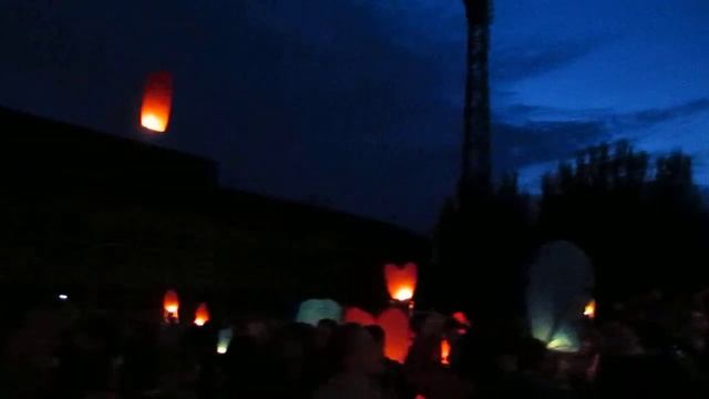 Запуск фонариков на день города.Кривой рог) смотреть онлайн