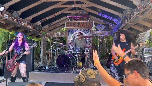 Jasmine Cain - “Kickstart My Heart” - 10/16/22 - Earl’s Hideaway - Sebastian, FL смотреть онлайн