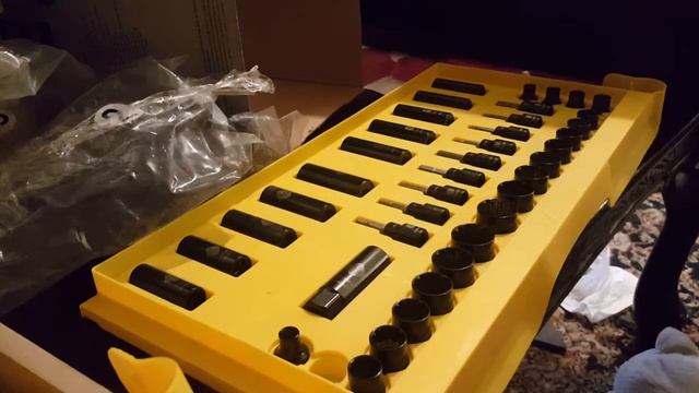 Stanley Black Chrome Mechanics Tool Set STMT81190 смотреть онлайн