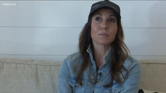 'Fight like Mel': Eagle dance fitness community supports instructor through cancer diagnosis смотреть онлайн