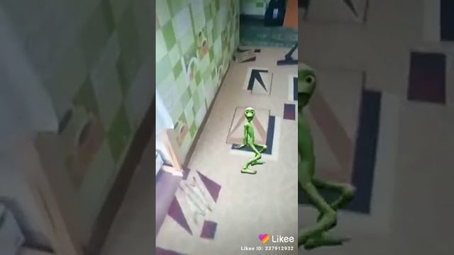 Этот человек у меня на кухне танцует😳😳