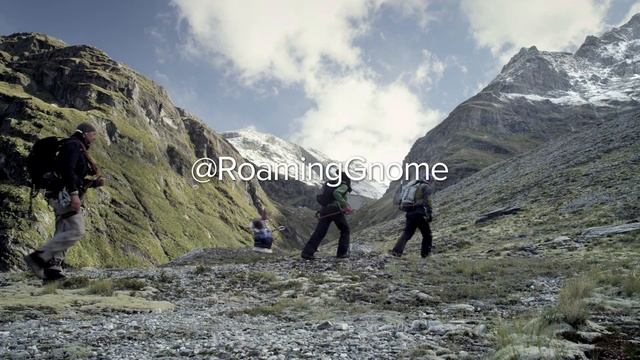 The Travelocity Roaming Gnome | #iWannaGo Glacier Hiking смотреть онлайн