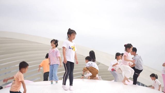 Shenzhen, a hot tourist destination during May Day holiday смотреть онлайн