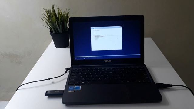TUTORIAL INSTAL ASUS E203NAH WIN 10 UEFI GPT смотреть онлайн