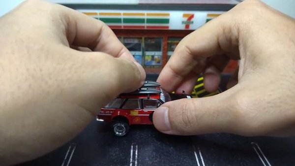 unboxing mini GT Datsun 510 4x4 Kaido house surf safari v2