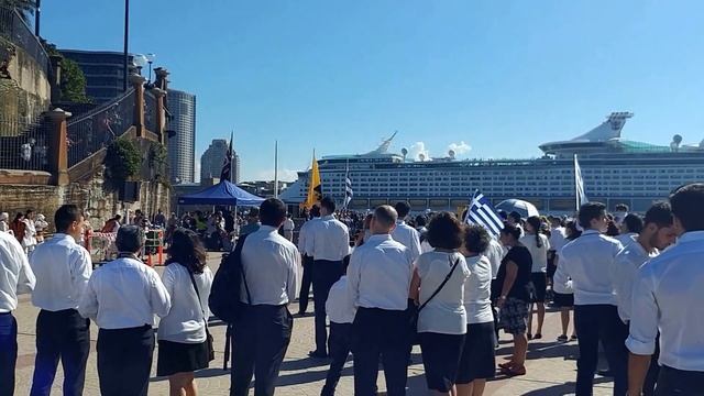 Greek National Anthem at Sydney Opera House for Greek Independence day Parade. Zhto H Ellas! смотреть онлайн