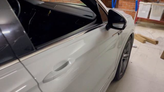 Comecei o Chrome delete da Tiguan R-Line e instalei acessórios! смотреть онлайн