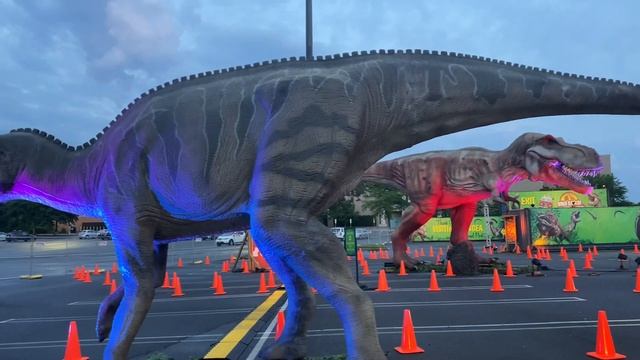 Dino Safari - A Drive Thru Adventure At Dusk - Freehold, NJ - Full Drive Thru - 4K смотреть онлайн