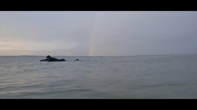 Surfers Brave The Celtic Sea In Winter смотреть онлайн