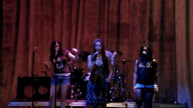Shea Singing Natural Woman at Spotlight LIVE! смотреть онлайн