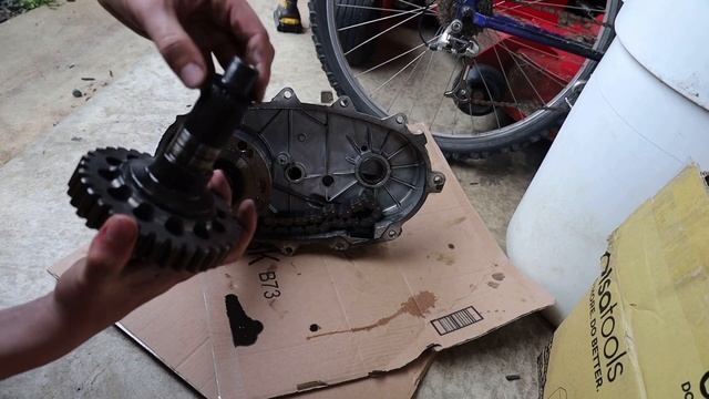SPLITTING THE BROKEN WJ TCASE... смотреть онлайн