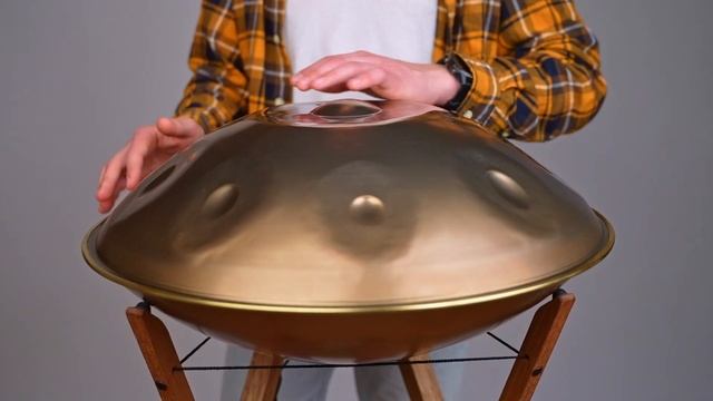 SEW handpan "Opera" D Kurd stainless (played by Pavel Sedlacek) смотреть онлайн