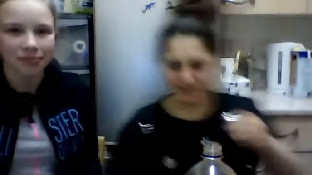Cinnamon Challenge смотреть онлайн