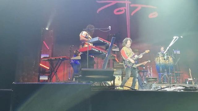 Toto - Home Of The Brave Live at Ziggodome Amsterdam. смотреть онлайн