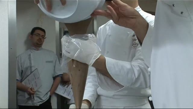 LE NOUVEAU CHOCOLAT DES PATISSIERS DU HAINAUT avec Philippe BERTRAND (CACAO BARRY) смотреть онлайн