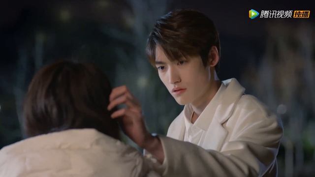 Clip | So brave! The girl confessed to and forced a kiss on her crush | [My Honey] смотреть онлайн