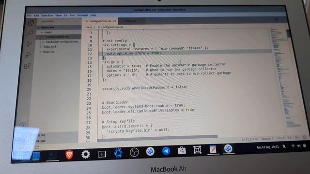 NixOS 23.05 IS WORTH THE HYPE ? Review on real hardware смотреть онлайн