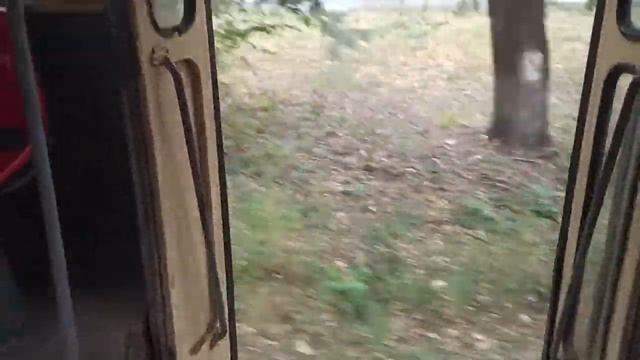 Еду в трамвае с открытыми дверями :) смотреть онлайн