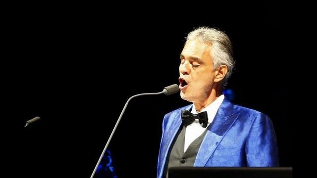 Andrea Bocelli - Cuando me enamoro | English & Español Subtitles | Learning Spanish with songs смотреть онлайн