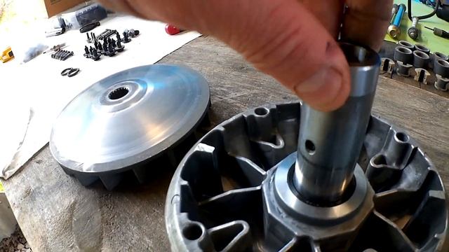 Чистим вариатор Suzuki KingQuad после затопления.