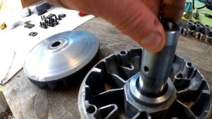 Чистим вариатор Suzuki KingQuad после затопления.