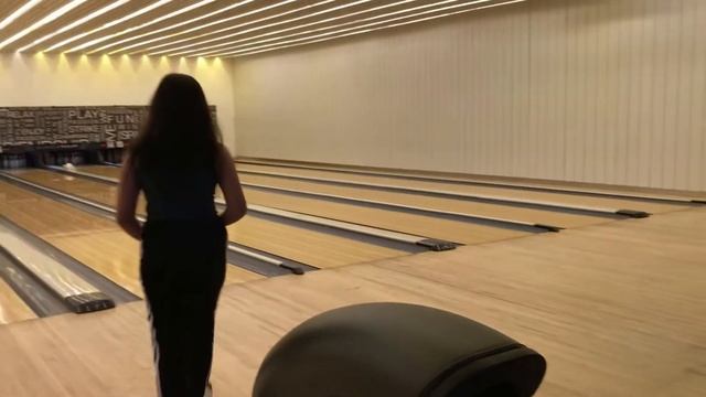 Enjoying the day...|Bowling|Eating|Window Shopping| Emari Pimentel смотреть онлайн