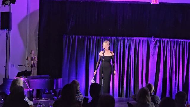 Mary singing Phantom of The Opera - Music of The Night @ Hideaway Talent Show смотреть онлайн