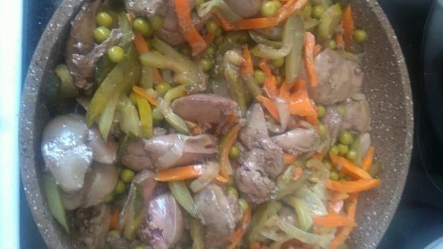 Russian food: liver with peas / Пикантная куриная печень три в одном смотреть онлайн